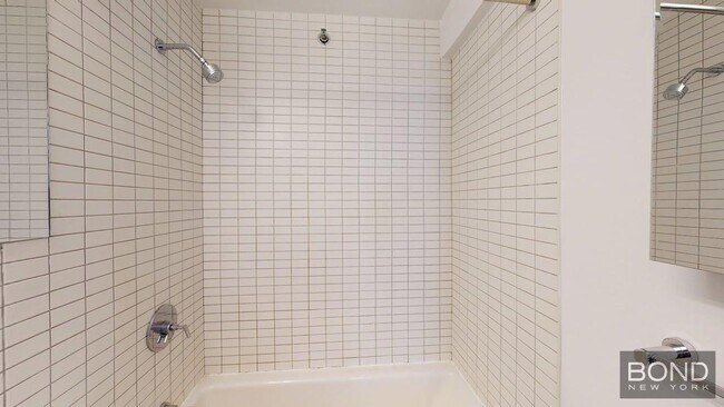 Building Photo - 222 E 39th St