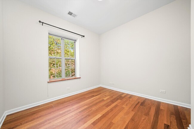 Building Photo - 3551 W Belle Plaine Ave