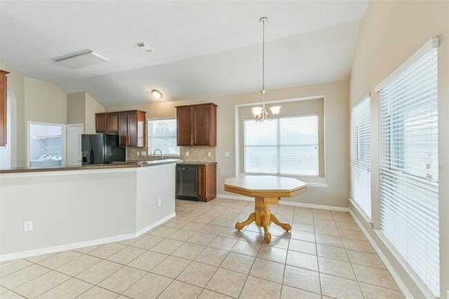 Building Photo - 2212 Highland Crossing Dr