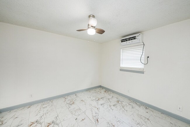 Building Photo - 1920 Madison St