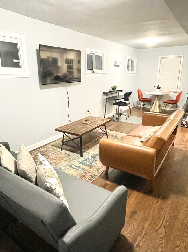 Perfect open space - 422 Oakwood St SE