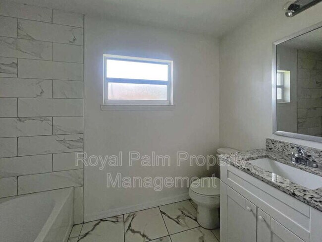Building Photo - 122 Ivan Ave S