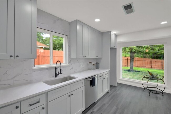 Building Photo - 1408 Fairfield Dr