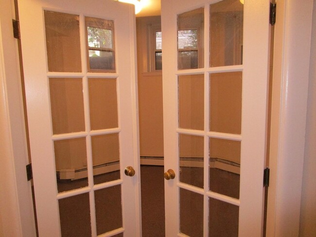 Building Photo - 120 Riverway