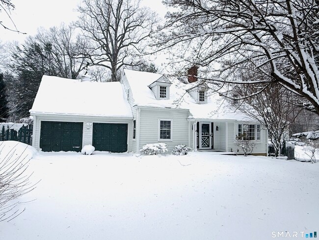 Building Photo - 1091 Round Hill Rd