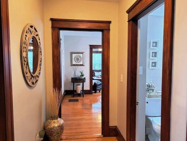 Building Photo - 352 Chandler St