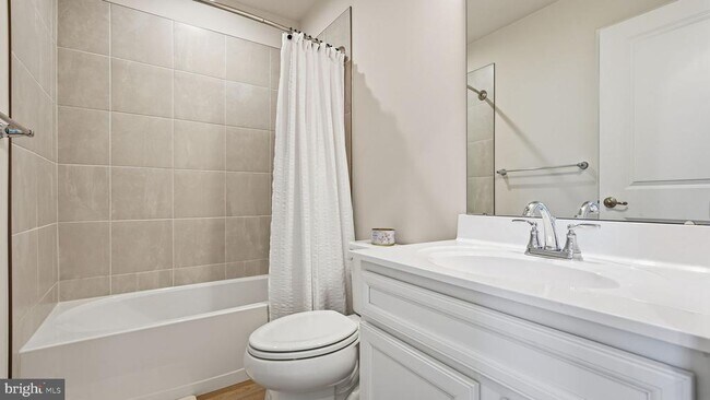 Building Photo - 1790 Scenic Lp