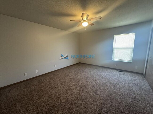 Building Photo - 1302 Hollyhock Dr