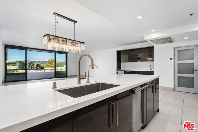 Primary Photo - 10660 Wilshire Blvd