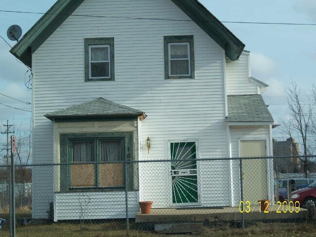 Building Photo - 100 Upton Ave