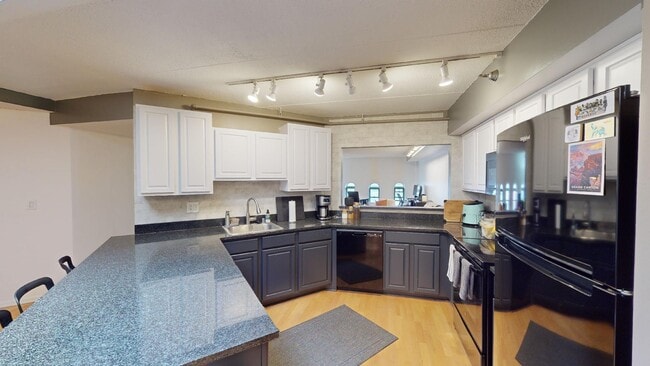 Building Photo - 270 E Highland Ave