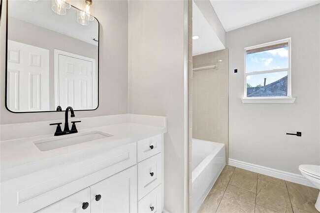 Building Photo - 5914 Shadow Creek Ct