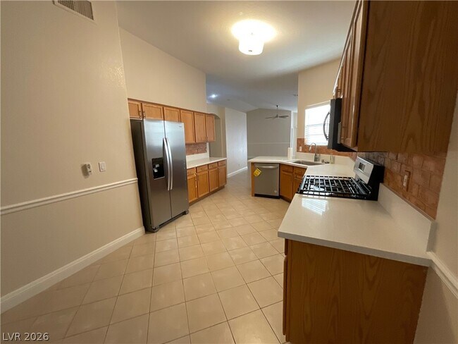 Building Photo - 93 Cree Ave