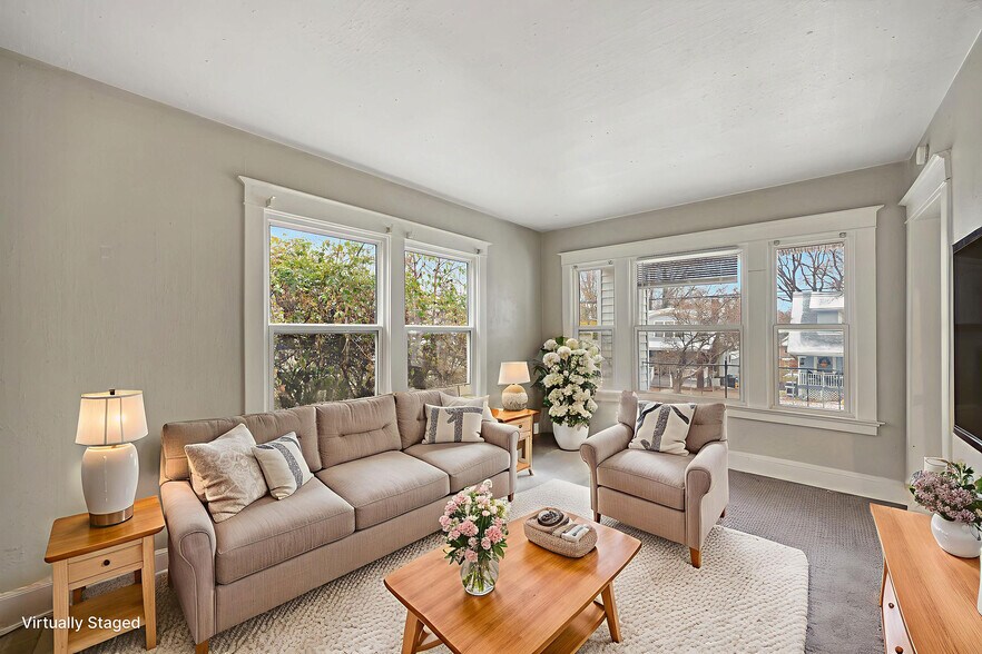 Building Photo - 2241 Hannaford Ave