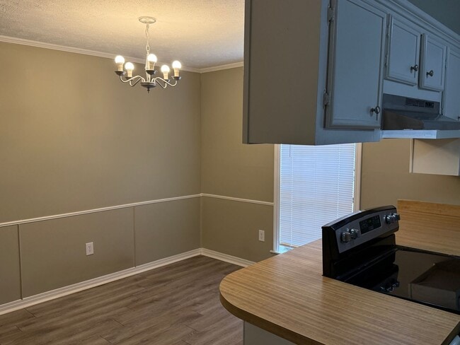 Building Photo - 3 bedroom/2 bath house in 047 Brandon!