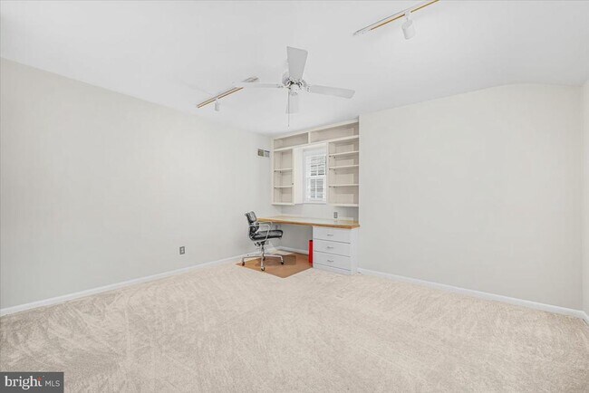 Building Photo - 4838 Drummond Ave