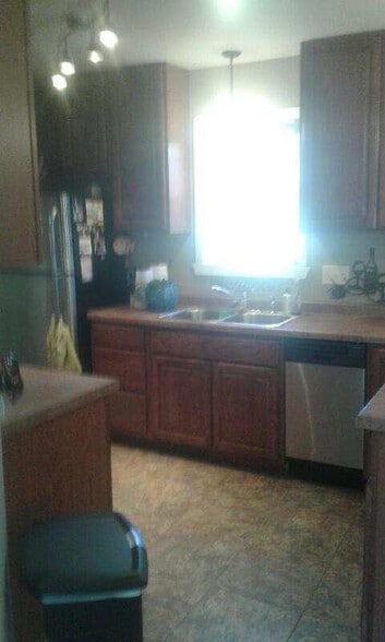 Building Photo - 310 Ash St