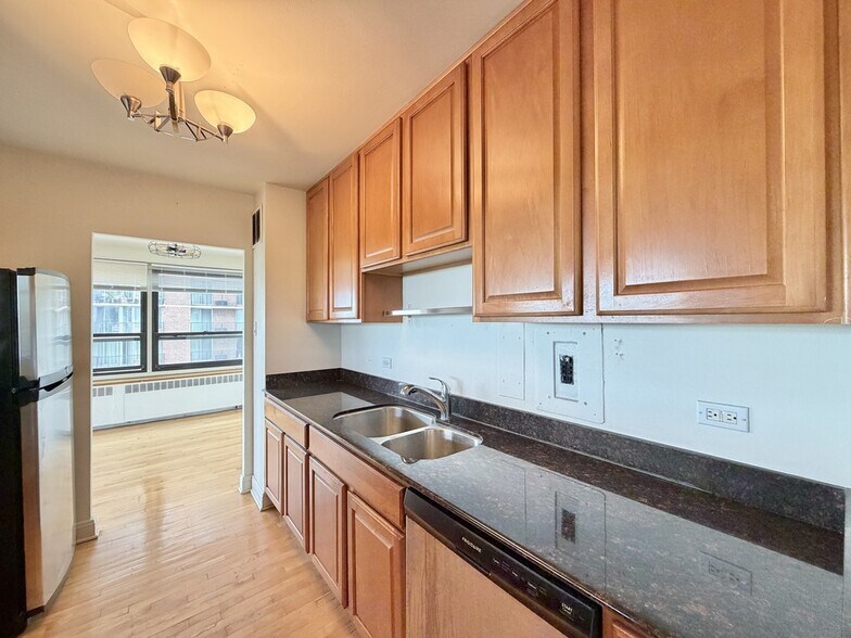 Building Photo - 4180 N Marine Dr