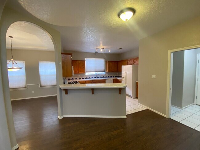 Building Photo - 7305 Peregrine Rd NE