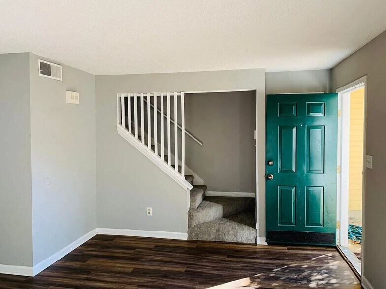 Building Photo - 5034 Bell Dr SE