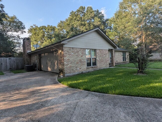 Building Photo - 13060 Larch Ln