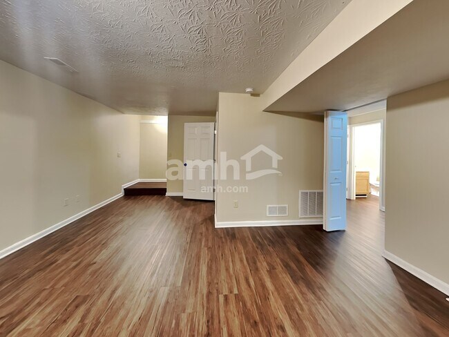 Building Photo - 2807 Presidential Dr