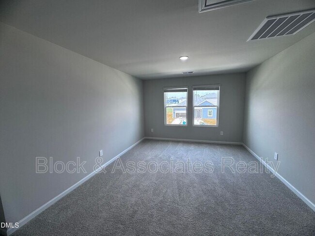 Building Photo - 50 Thistle Patch Pl