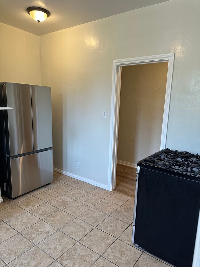 Kitchen - 2053 N Raymond Ave