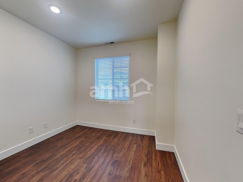 Building Photo - 3112 N Vigo Ave