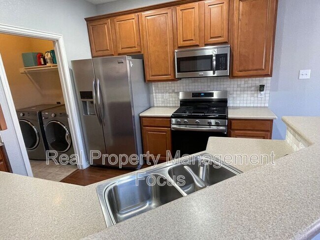 Building Photo - 4645 Penelope Ln
