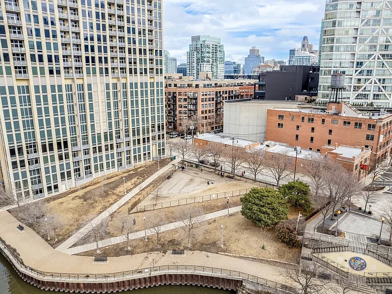 Building Photo - 700 N Larrabee St