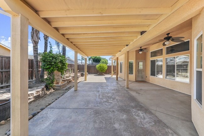 Building Photo - Home For Rent