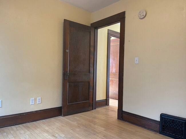 Building Photo - 109 Lathrop St