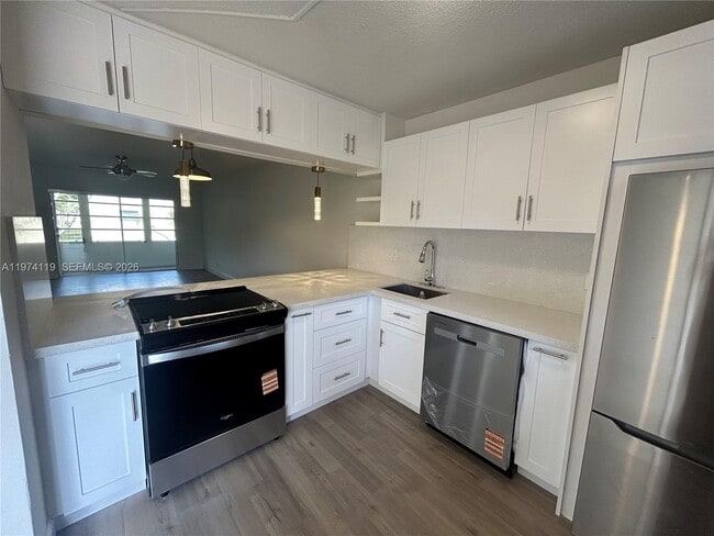 Building Photo - 301 Cambridge Rd