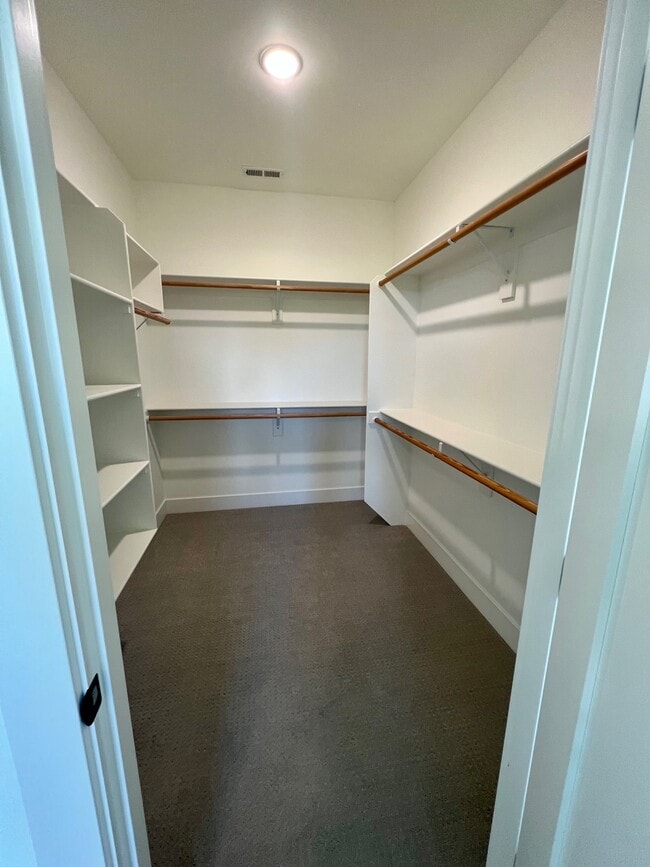 Building Photo - 107 Golf Vw Dr