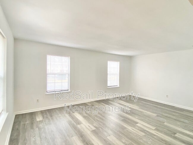 Building Photo - 393 Jury Ln