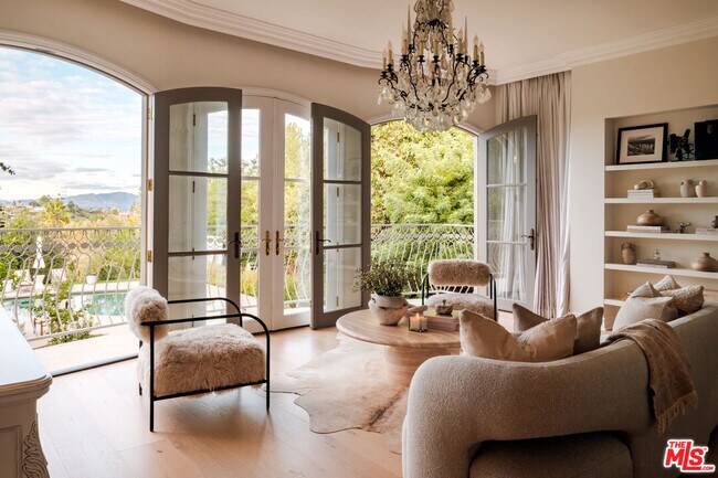 Building Photo - 18875 Pasadero Dr