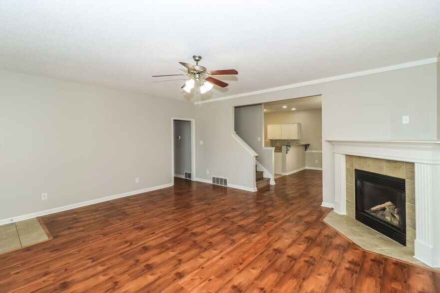 Building Photo - 10176 Evening Hill Dr