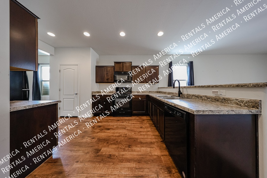 Building Photo - 38086 W Isabella Ln