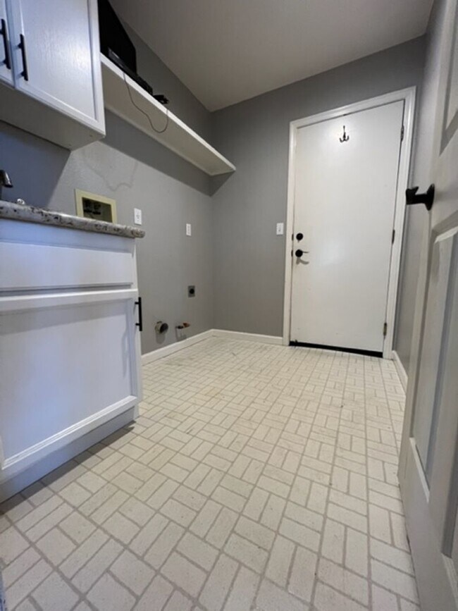 Building Photo - Charming 3 Bedroom 2 Bath with Large Backyard on Corner lot