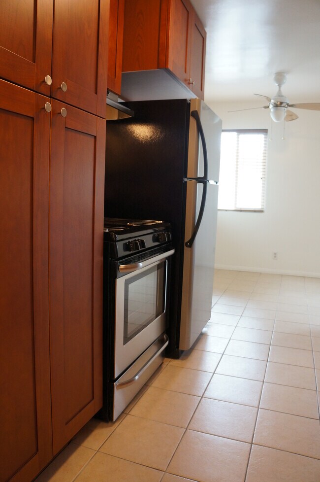 Kitchen - 4207 Franklin Ave