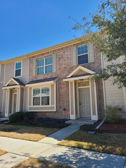 Primary Photo - 3080 Peyton Brook Dr