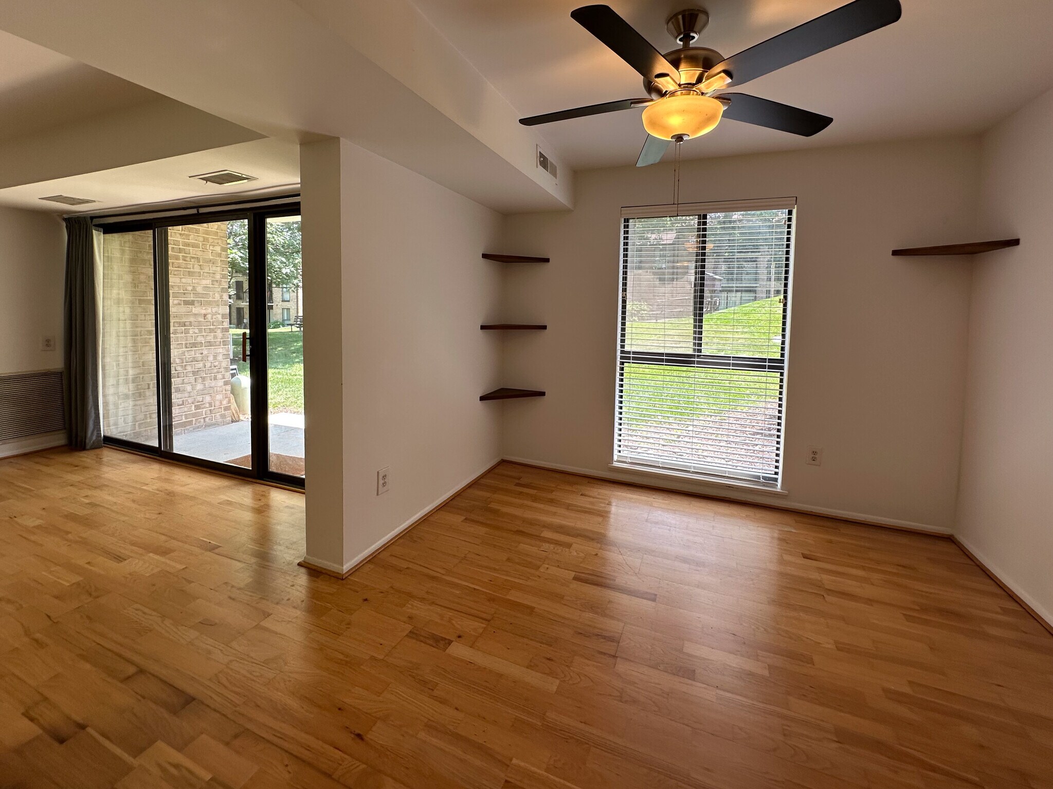 Building Photo - 2052 Royal Fern Ct