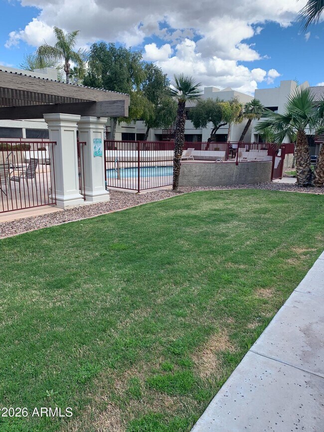 Building Photo - 3301 E Earll Dr