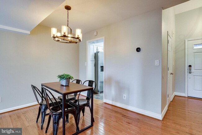 Building Photo - 2911 S Woodstock St