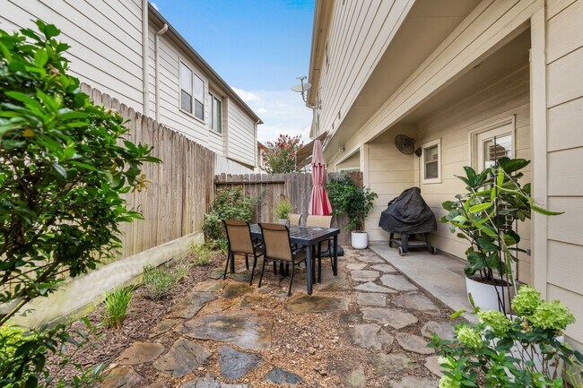 Building Photo - 3908 Center St