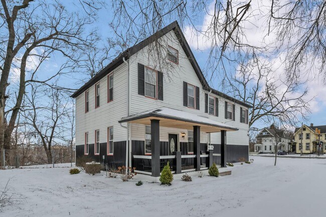 Building Photo - 3081 W 16th St