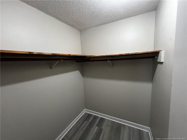 Building Photo - 5853 Century Oaks Dr