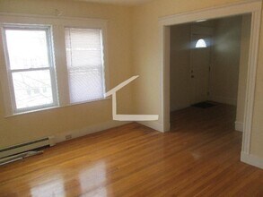 Building Photo - 9/1 No Fee! Spacious 3BR near Oak Sq, BC, w/d in unit!