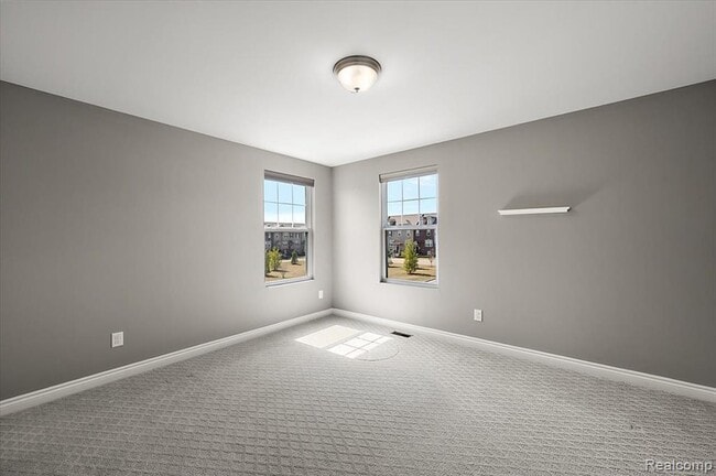 Building Photo - 2877 Hartwick Dr